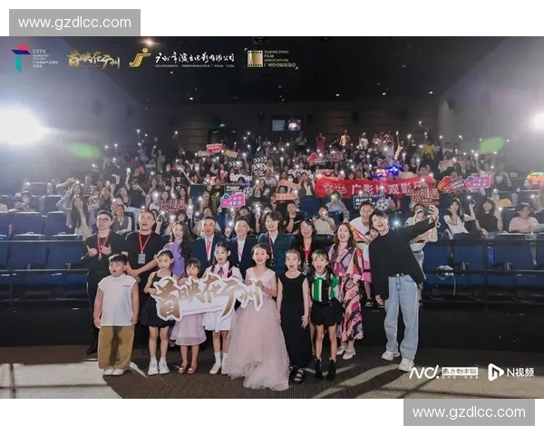 《探索小黑式英雄的崛起与挑战：从默默无闻到铸就传奇的成长历程》